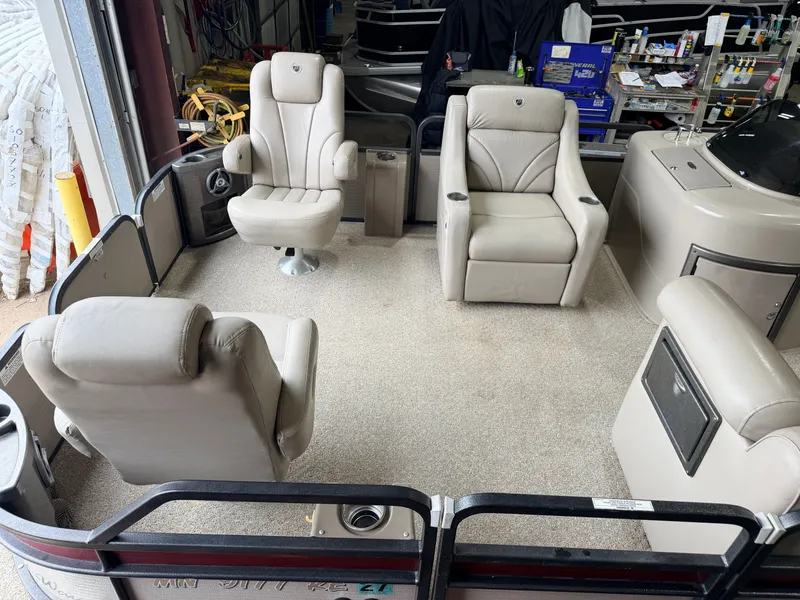 Slide: The Image of Premier 251 Cast-a-Way Fish & Cruise Pontoon & 115HP Mercury 4Stroke - $19,995 2007 - 15