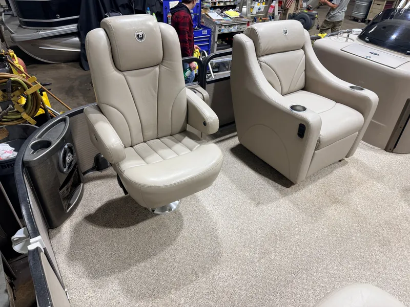 Slide: The Image of Premier 251 Cast-a-Way Fish & Cruise Pontoon & 115HP Mercury 4Stroke - $19,995 2007 - 16