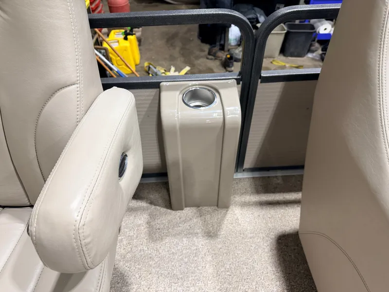 Slide: The Image of Premier 251 Cast-a-Way Fish & Cruise Pontoon & 115HP Mercury 4Stroke - $19,995 2007 - 19