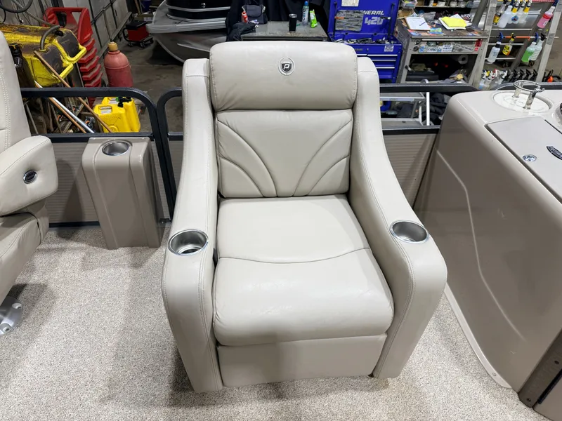 Slide: The Image of Premier 251 Cast-a-Way Fish & Cruise Pontoon & 115HP Mercury 4Stroke - $19,995 2007 - 20