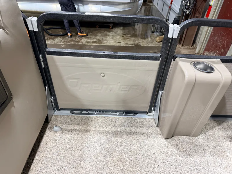 Slide: The Image of Premier 251 Cast-a-Way Fish & Cruise Pontoon & 115HP Mercury 4Stroke - $19,995 2007 - 24