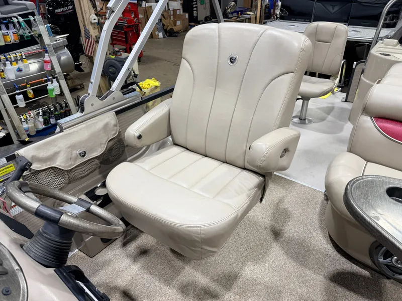 Slide: The Image of Premier 251 Cast-a-Way Fish & Cruise Pontoon & 115HP Mercury 4Stroke - $19,995 2007 - 26