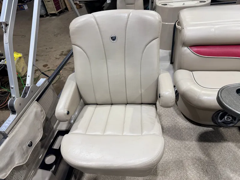 Slide: The Image of Premier 251 Cast-a-Way Fish & Cruise Pontoon & 115HP Mercury 4Stroke - $19,995 2007 - 27