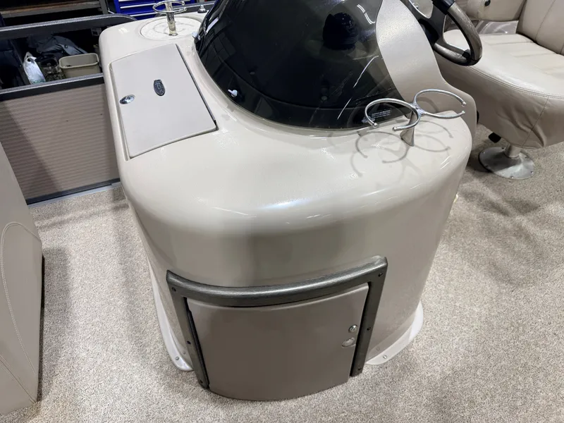 Slide: The Image of Premier 251 Cast-a-Way Fish & Cruise Pontoon & 115HP Mercury 4Stroke - $19,995 2007 - 28