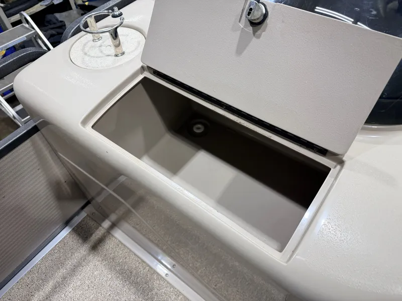 Slide: The Image of Premier 251 Cast-a-Way Fish & Cruise Pontoon & 115HP Mercury 4Stroke - $19,995 2007 - 29