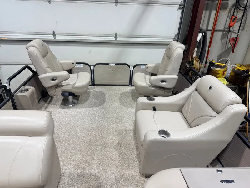 Slide: The Image of Premier 251 Cast-a-Way Fish & Cruise Pontoon & 115HP Mercury 4Stroke - $19,995 2007 - 3