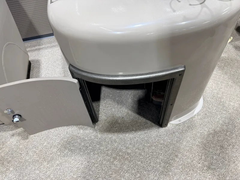 Slide: The Image of Premier 251 Cast-a-Way Fish & Cruise Pontoon & 115HP Mercury 4Stroke - $19,995 2007 - 35