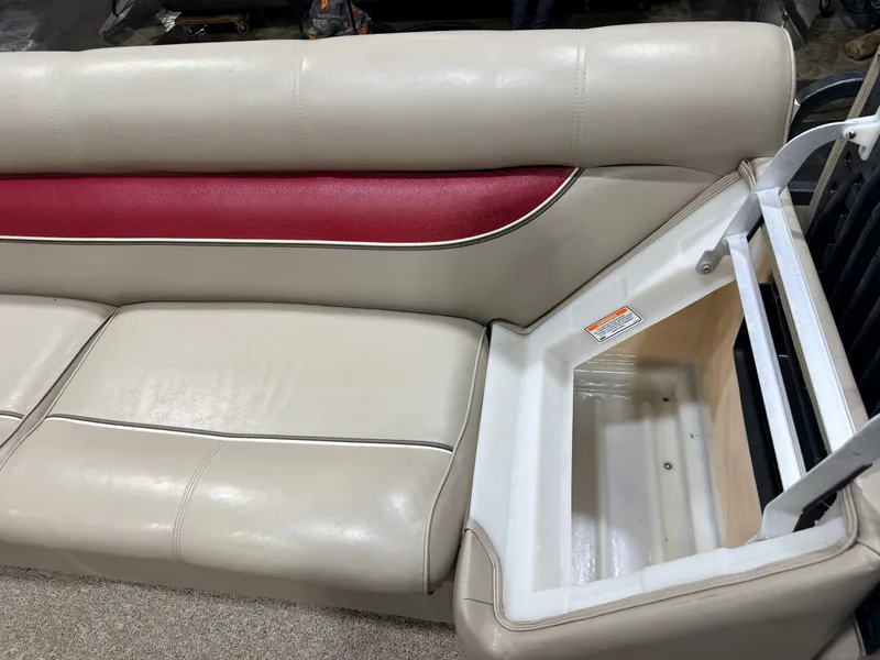 Slide: The Image of Premier 251 Cast-a-Way Fish & Cruise Pontoon & 115HP Mercury 4Stroke - $19,995 2007 - 43