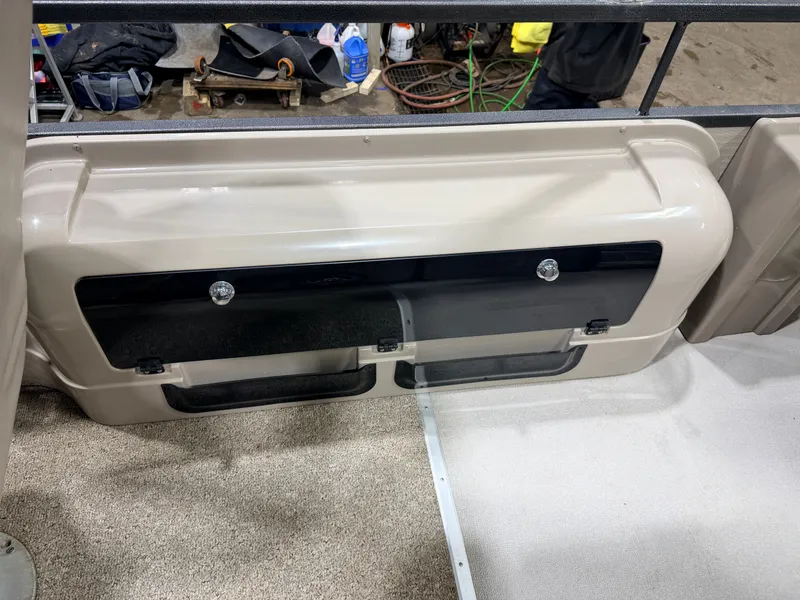 Slide: The Image of Premier 251 Cast-a-Way Fish & Cruise Pontoon & 115HP Mercury 4Stroke - $19,995 2007 - 48