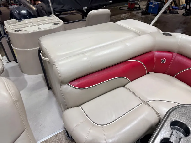 Slide: The Image of Premier 251 Cast-a-Way Fish & Cruise Pontoon & 115HP Mercury 4Stroke - $19,995 2007 - 50