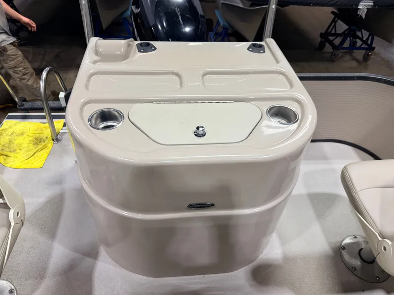 Slide: The Image of Premier 251 Cast-a-Way Fish & Cruise Pontoon & 115HP Mercury 4Stroke - $19,995 2007 - 59