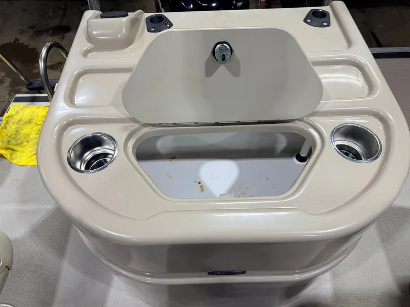 Slide: The Image of Premier 251 Cast-a-Way Fish & Cruise Pontoon & 115HP Mercury 4Stroke - $19,995 2007 - 61