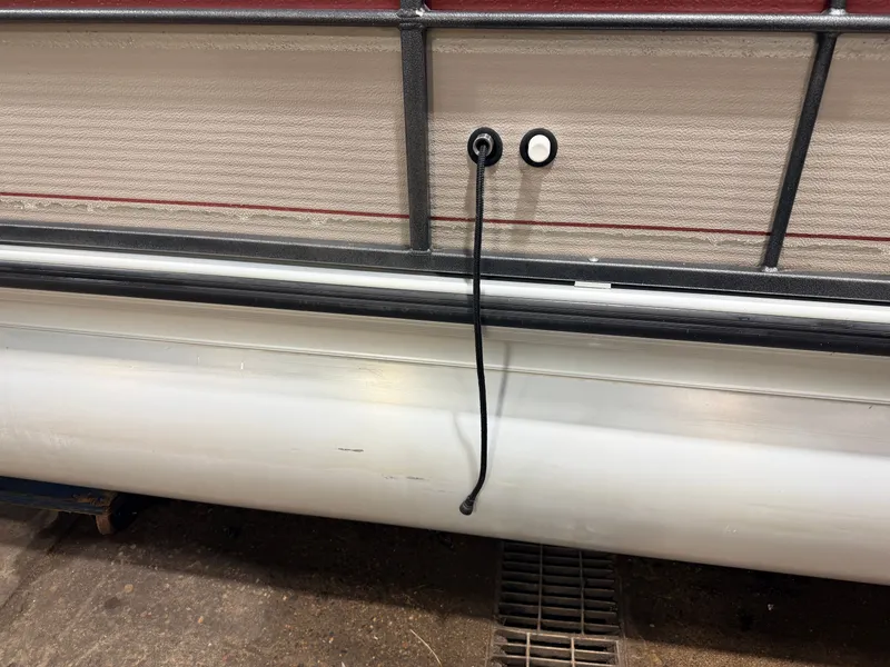 Slide: The Image of Premier 251 Cast-a-Way Fish & Cruise Pontoon & 115HP Mercury 4Stroke - $19,995 2007 - 76