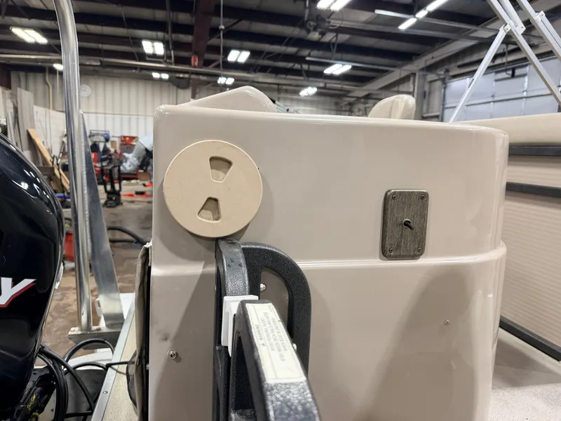 Slide: The Image of Premier 251 Cast-a-Way Fish & Cruise Pontoon & 115HP Mercury 4Stroke - $19,995 2007 - 77