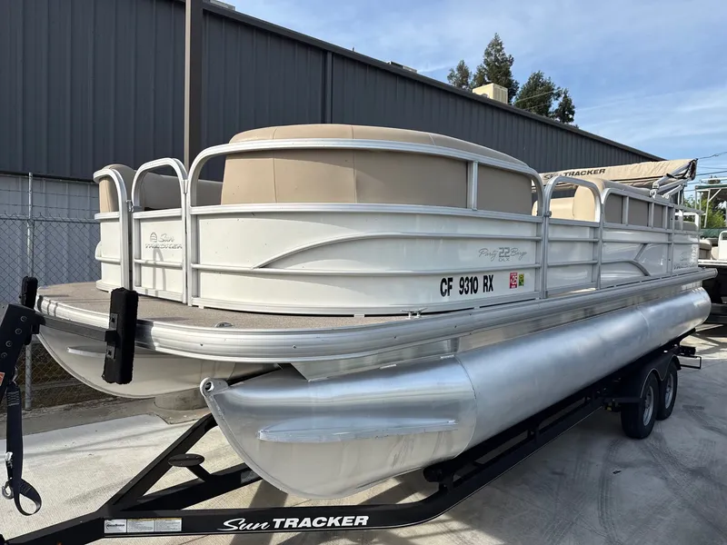 The Image of Sun Tracker Party Barge 22 DLX w/ 115HP Mercury! 2017 - 1