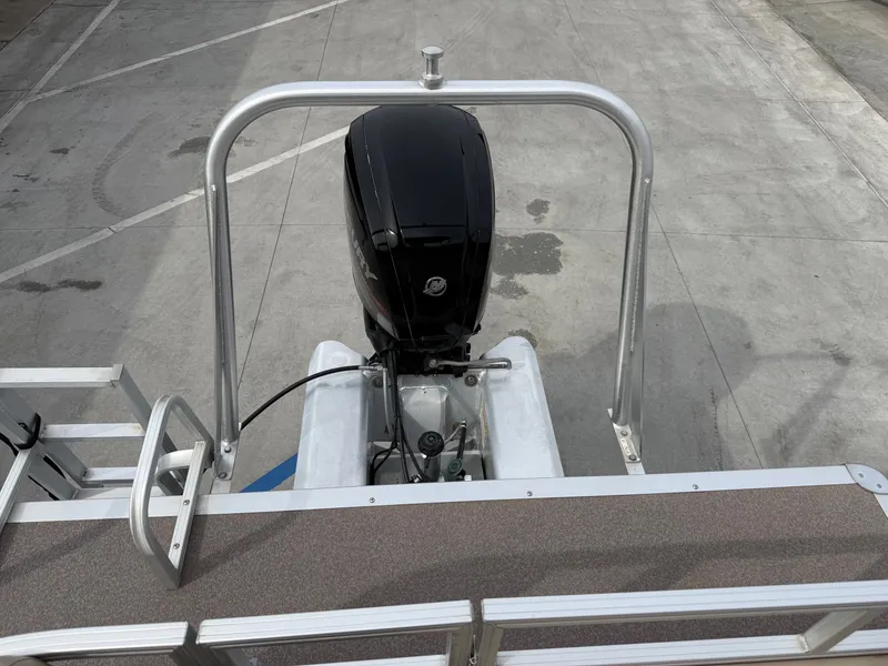 Slide: The Image of Sun Tracker Party Barge 22 DLX w/ 115HP Mercury! 2017 - 6