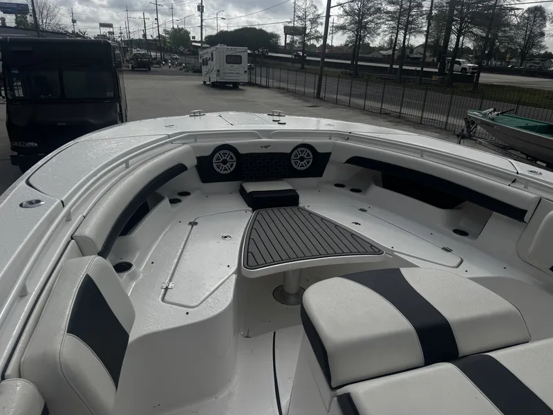 Slide: The Image of Tidewater 320 CC Adventure 2022 - 11