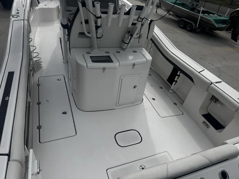 Slide: The Image of Tidewater 320 CC Adventure 2022 - 16