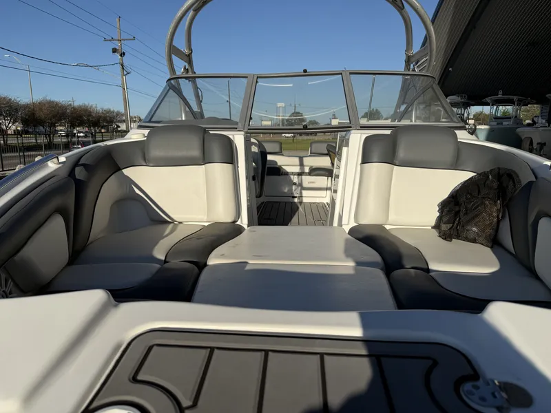 Slide: The Image of Yamaha Limited 242 2011 - 4