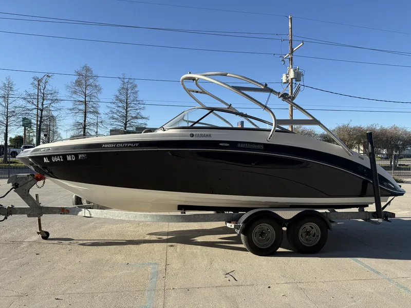 Slide: The Image of Yamaha Limited 242 2011 - 9