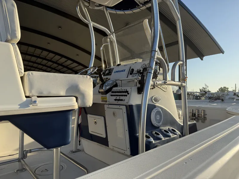 Slide: The Image of Triton 240 LTS 2006 - 10