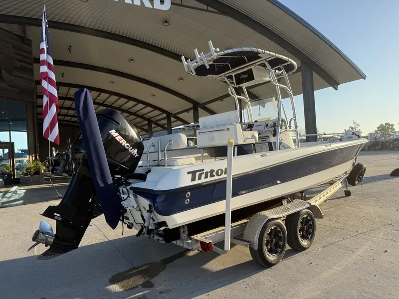 Slide: The Image of Triton 240 LTS 2006 - 6