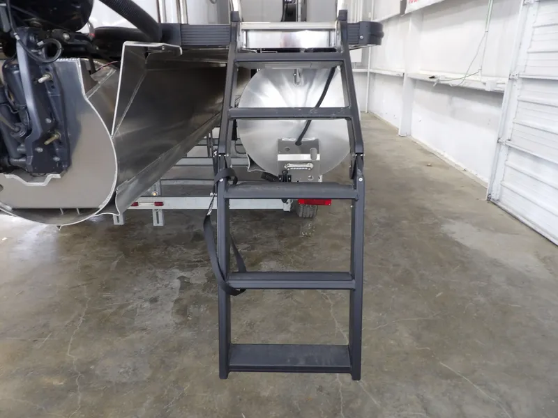 Slide: The Image of Avalon LSZ Versatile Rear Bench - 23' 2025 - 14