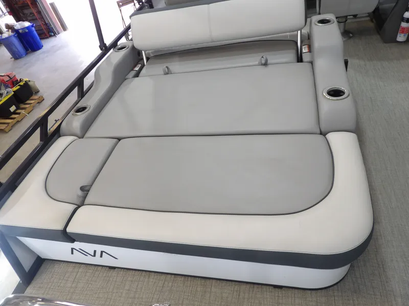 Slide: The Image of Avalon LSZ Versatile Rear Bench - 23' 2025 - 24