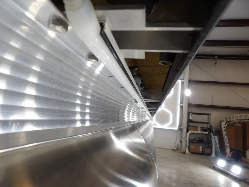 Slide: The Image of Avalon LSZ Versatile Rear Bench - 23' 2025 - 9