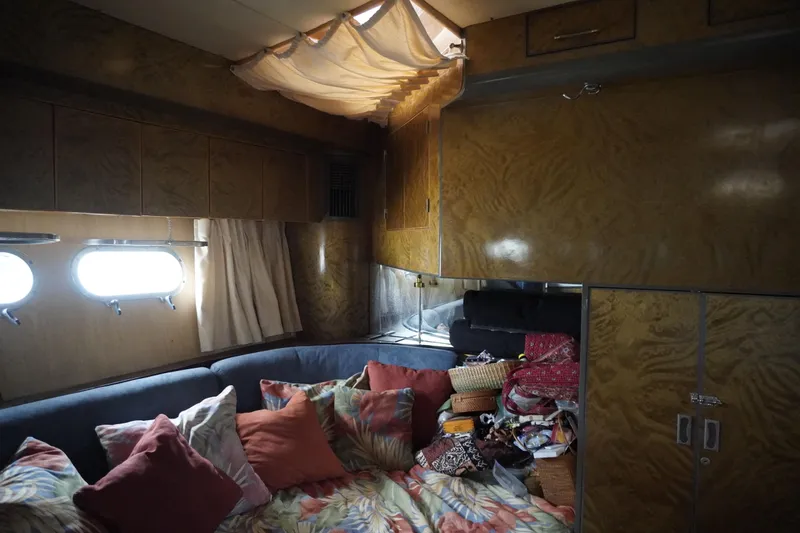 Slide: The Image of Interior of a 1992 Horizon Power Boat with cozy seating and decorative pillows. - 11