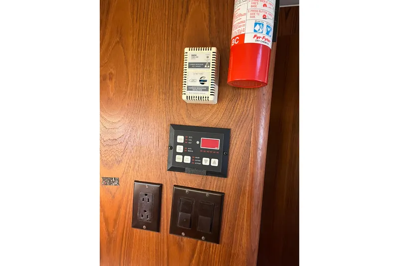 Slide: The Image of Control panel and fire extinguisher on 1996 Tiara Yachts 3500 Express. - 79
