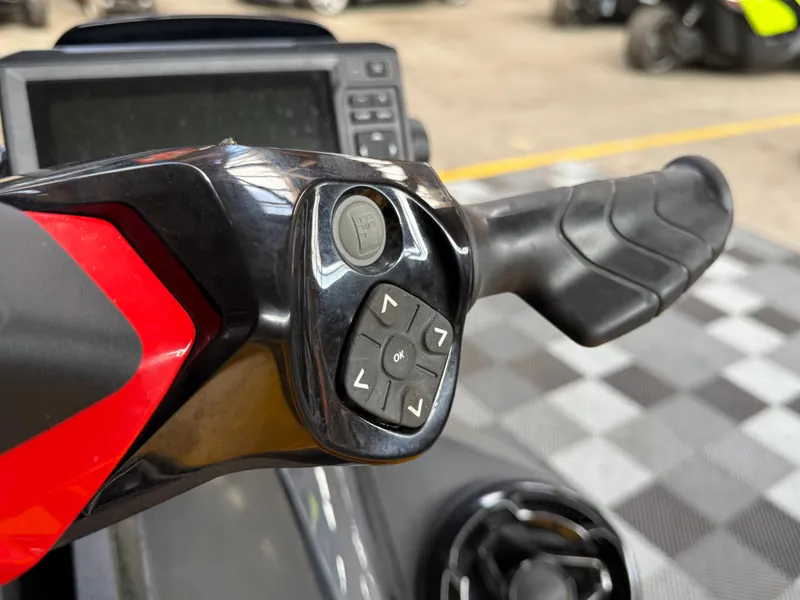 Slide: The Image of Sea-Doo RXT-X 300 IBR 2023 - 10