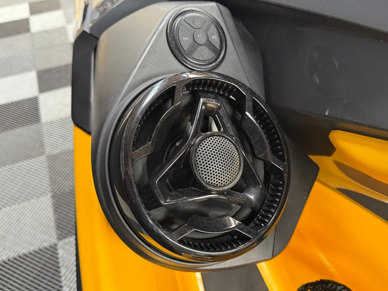 Slide: The Image of Sea-Doo RXT-X 300 IBR 2023 - 11