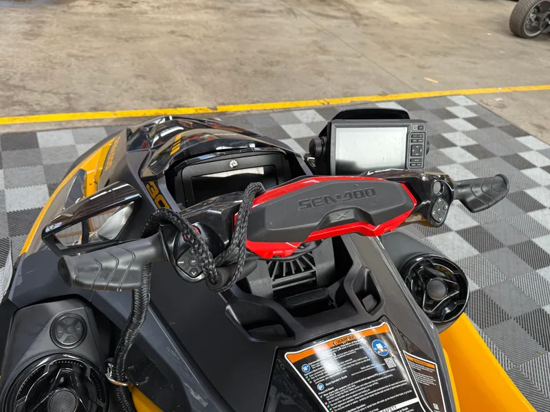 Slide: The Image of Sea-Doo RXT-X 300 IBR 2023 - 6