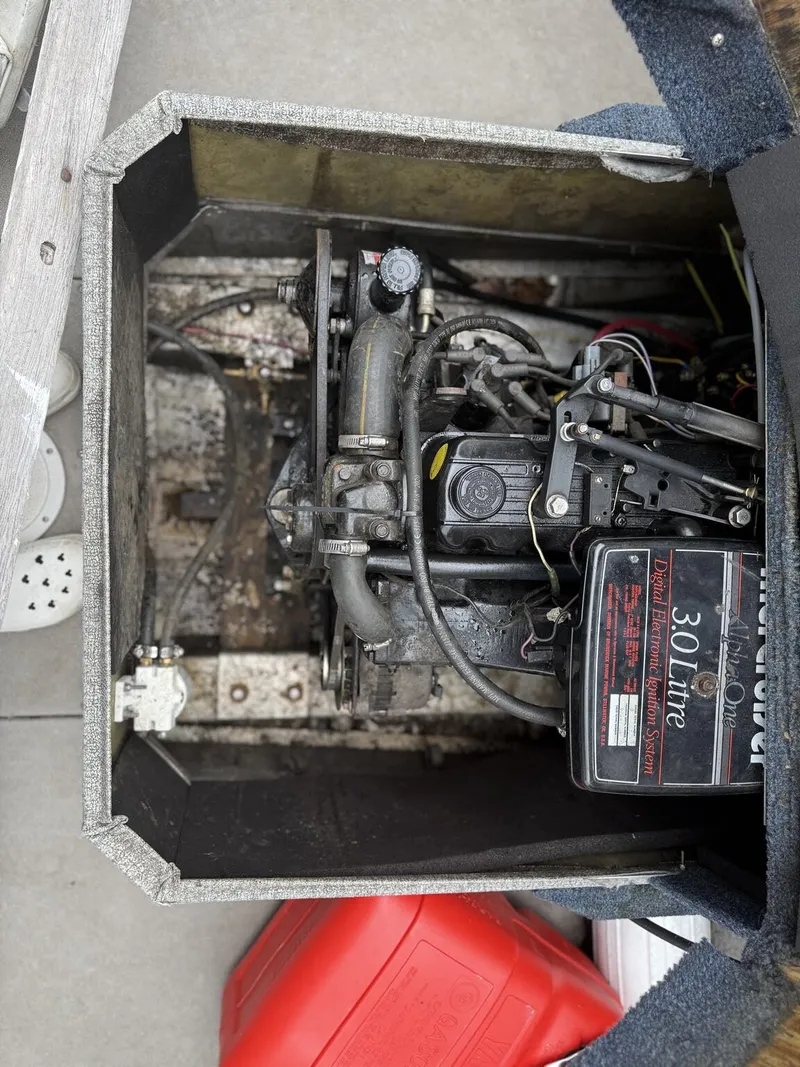 Slide: The Image of Engine compartment of a 1993 Starcraft Islander 191 boat. - 4