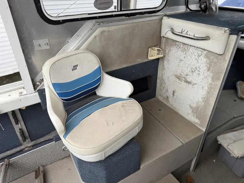 Slide: The Image of Interior of a 1993 Starcraft Islander 191 boat with seating. - 6