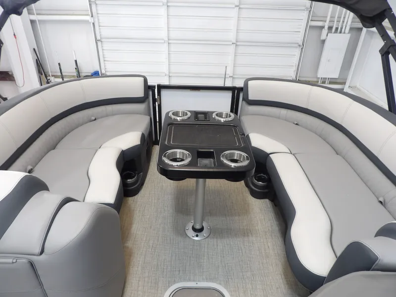 Slide: The Image of Avalon LSZ Versatile Rear Bench - 23' 2025 - 17