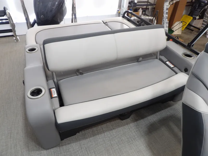 Slide: The Image of Avalon LSZ Versatile Rear Bench - 23' 2025 - 25