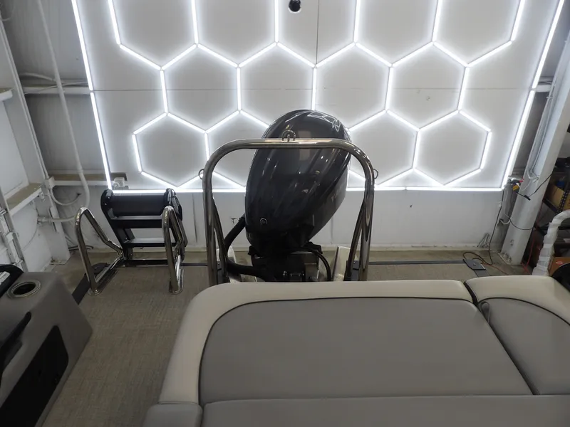 Slide: The Image of Avalon LSZ Versatile Rear Bench - 23' 2025 - 26