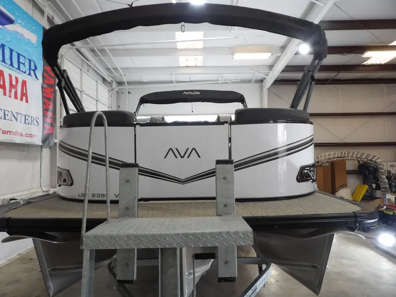 Slide: The Image of Avalon LSZ Versatile Rear Bench - 23' 2025 - 6