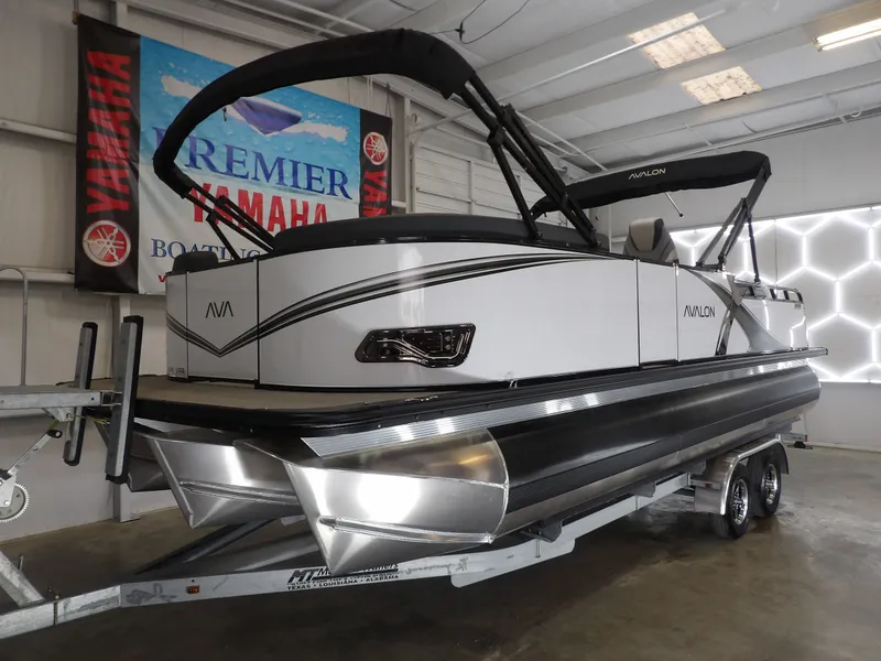 Slide: The Image of Avalon LSZ Versatile Rear Bench - 23' 2025 - 3