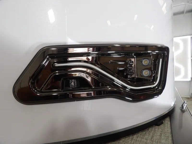 Slide: The Image of Avalon LSZ Versatile Rear Bench - 23' 2025 - 7