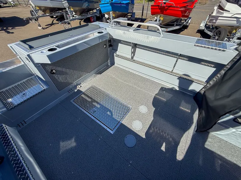 Slide: The Image of Hewescraft 210 Sea Runner ET 2026 - 15