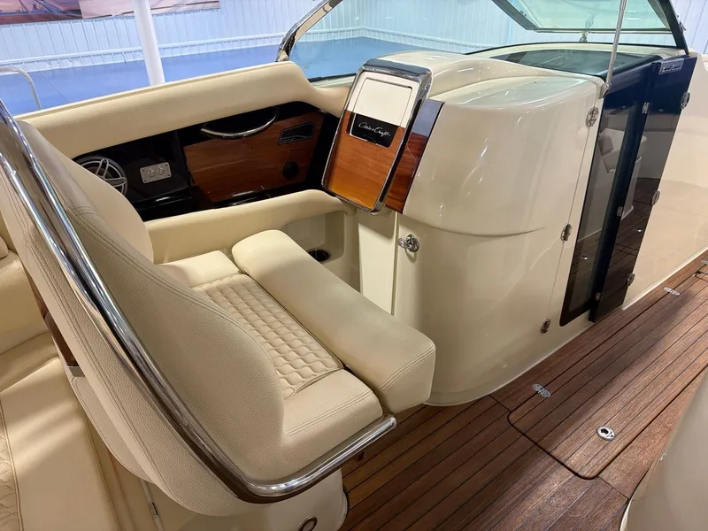 Slide: The Image of Chris-Craft Launch 35 GT 2020 - 11