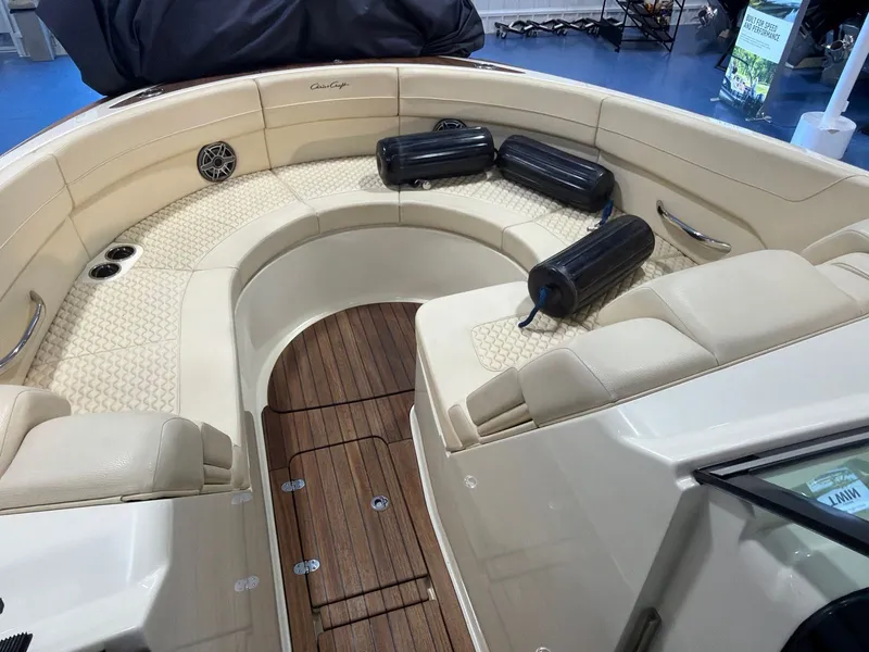 Slide: The Image of Chris-Craft Launch 35 GT 2020 - 13