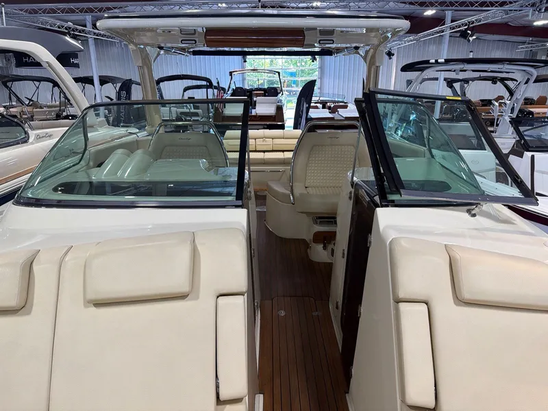Slide: The Image of Chris-Craft Launch 35 GT 2020 - 14