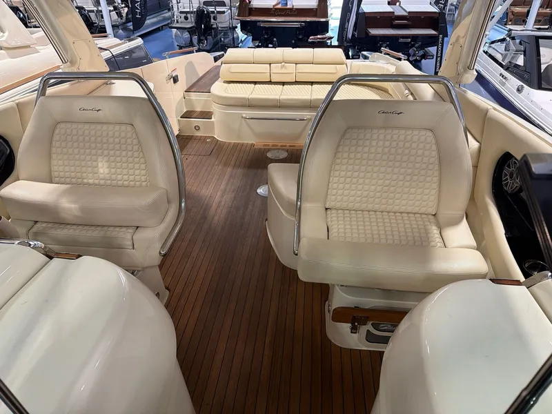 Slide: The Image of Chris-Craft Launch 35 GT 2020 - 15