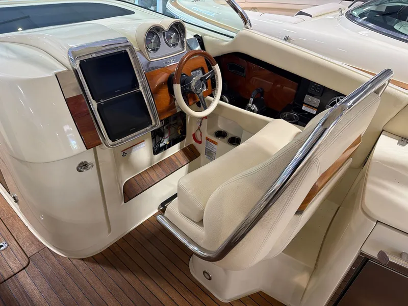 Slide: The Image of Chris-Craft Launch 35 GT 2020 - 16