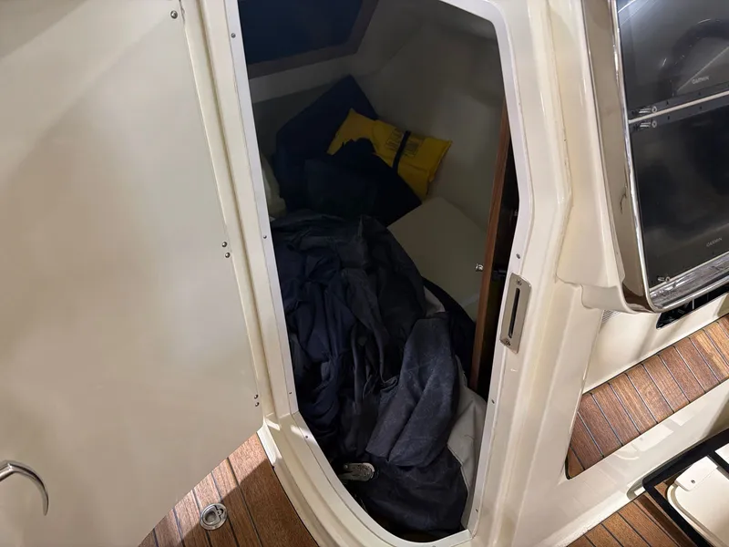 Slide: The Image of Chris-Craft Launch 35 GT 2020 - 18