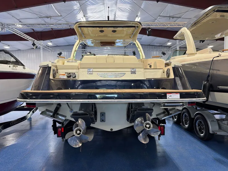 Slide: The Image of Chris-Craft Launch 35 GT 2020 - 3